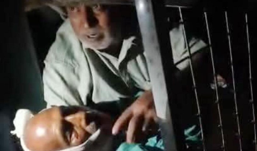 গরু লুটে বাধা দেওয়ায় স্ত্রীর সামনে ডাকাতের গুলি, বৃদ্ধ নিহত